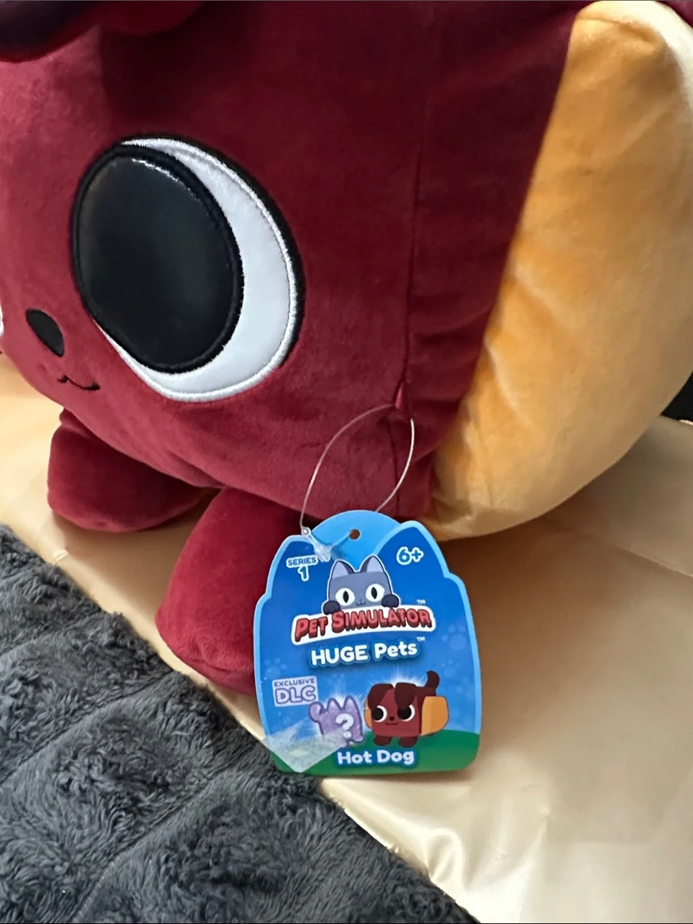Pet simulator huge pets Hot Dog with attached unused game code